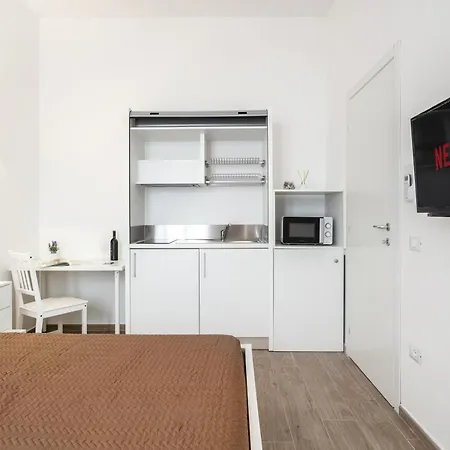 Lena's 招待所 奧爾比亞